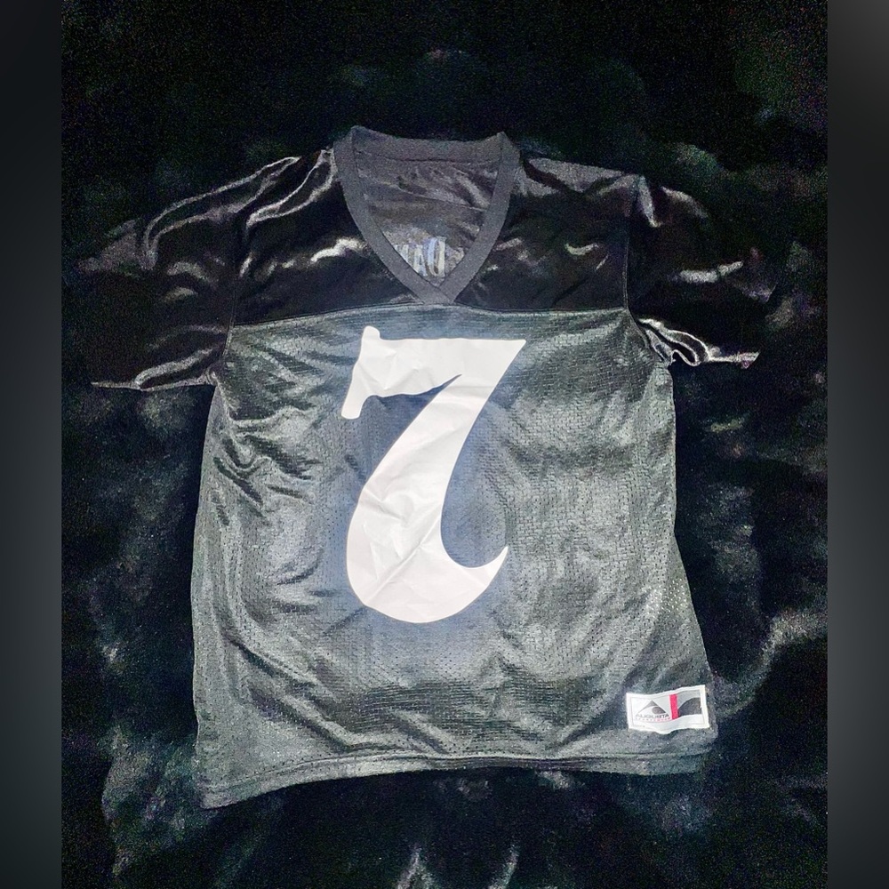 Jack Daniel’s Tennessee Whiskey Ladies Football Jersey XL Lucky 7 Black